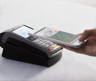 Russians prefer contactless payment by smartphone