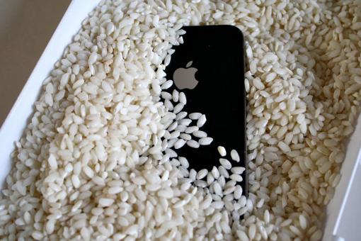 Experts: Rice will not save your smartphone after falling into water